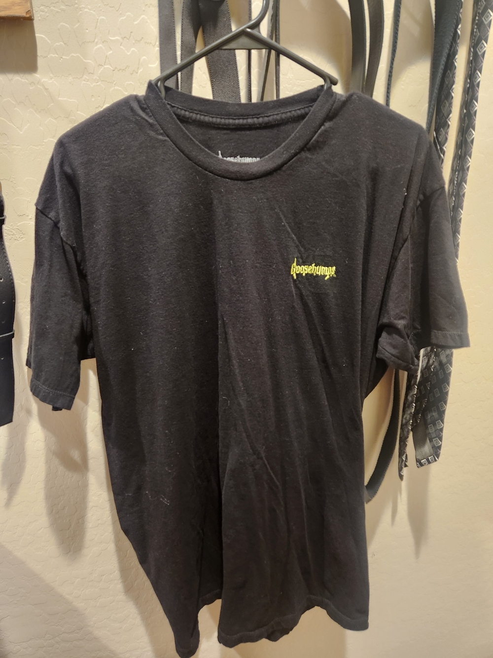 Goosebumps Black Tee with Neon Yellow Logo Large Vintage Schloastic Books